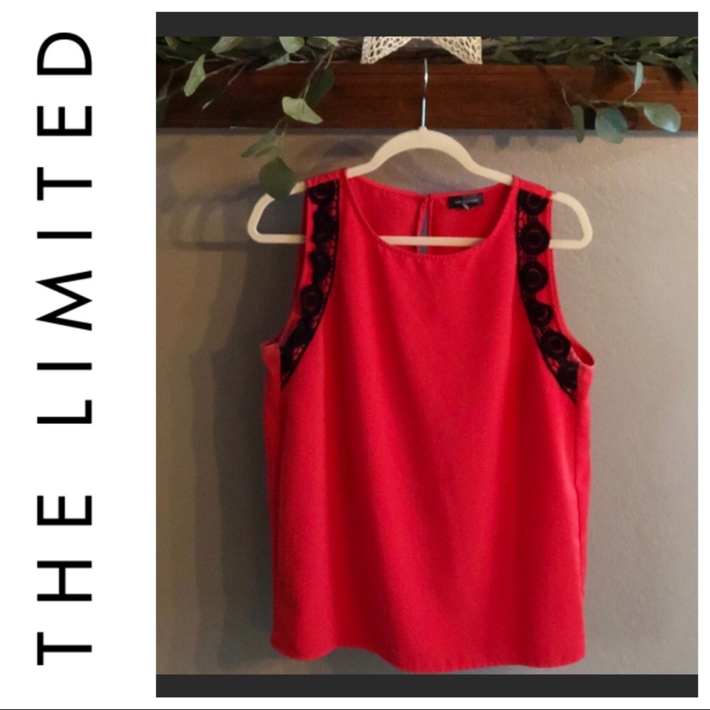 🌺 THE LIMITED - Lace Accent Top